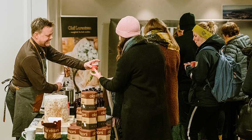 Suksess med kveldsåpent i Sentrum Suksess med kveldsåpent i Sentrum